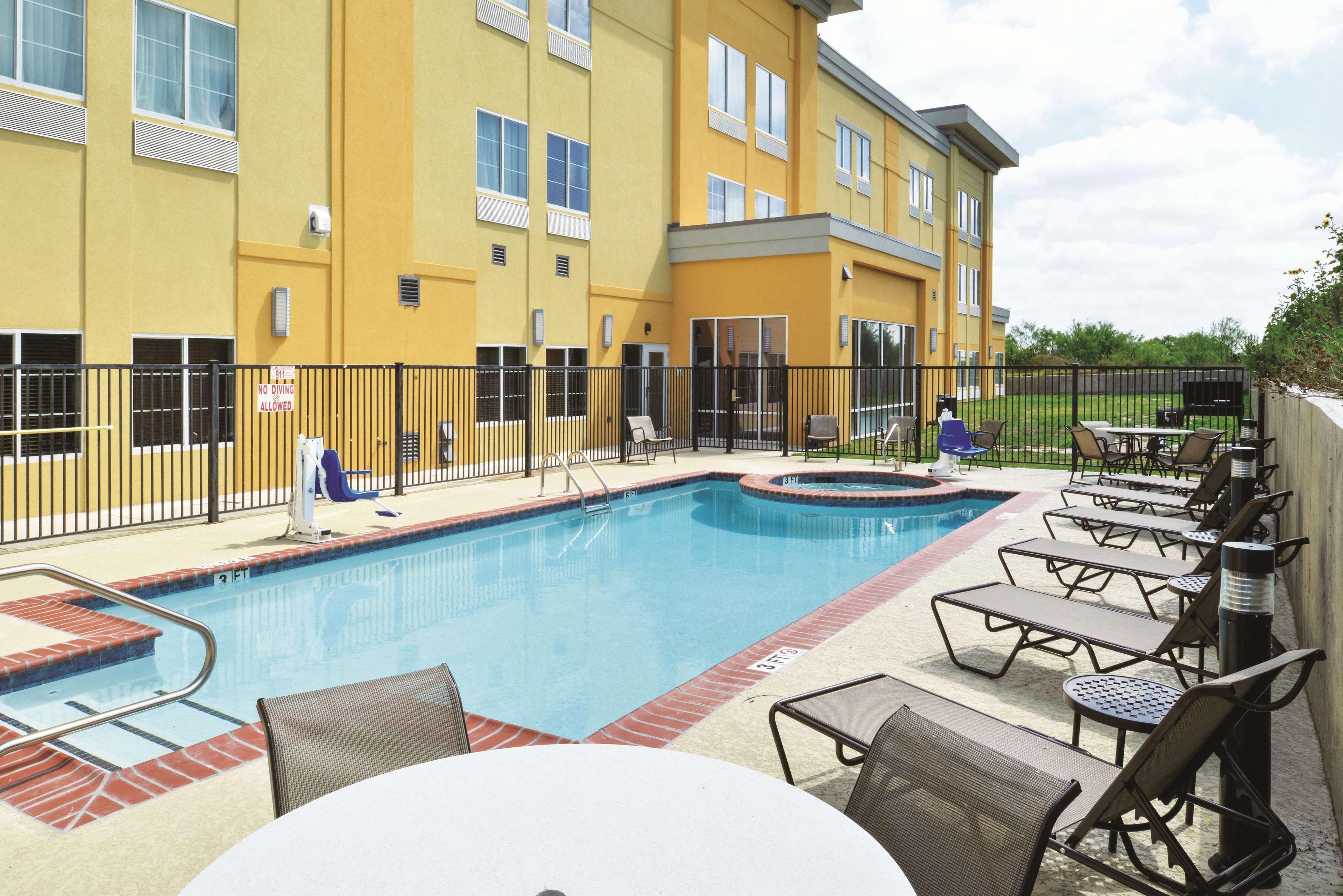 La Quinta By Wyndham Karnes City - Kenedy Eksteriør bilde